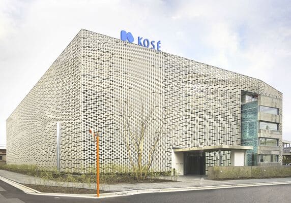 Built the KOSÉ Advanced Technology Research Institute in the Oji area of the Kita City, Tokyo